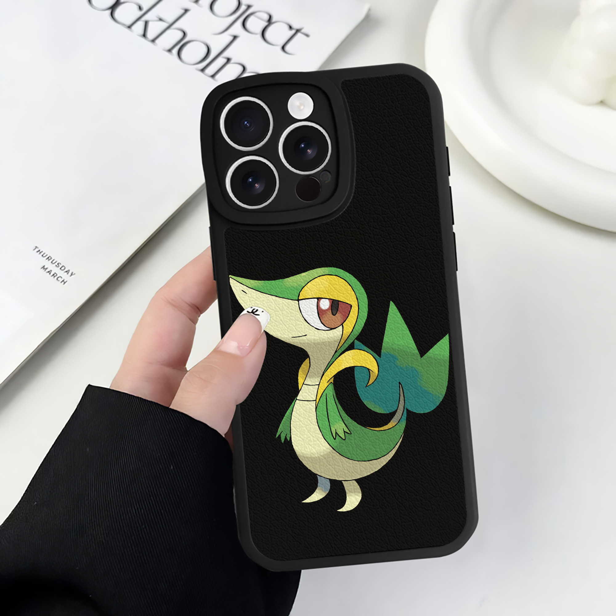 （画像用） ポケットモンスター Pokémon 【iPhone 16シリーズ対応】シリコンスマホケース（レザー調） 材質：シリコン